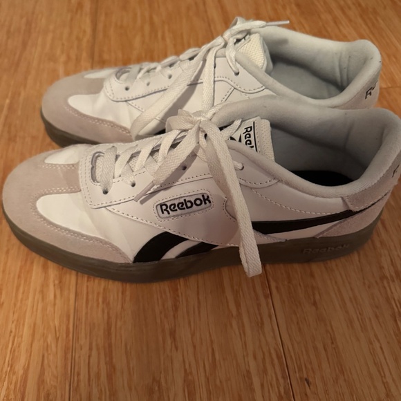Reebok sneakers - Picture 2 of 3
